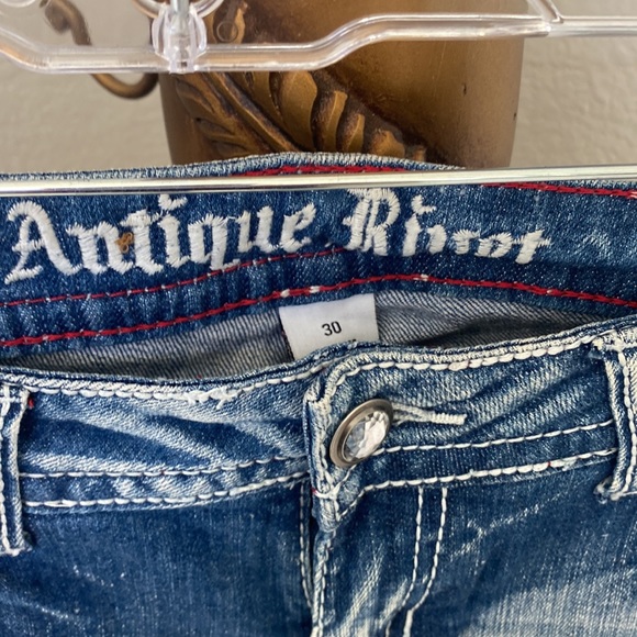 Distressed Antique River Jeans - Picture 4 of 4